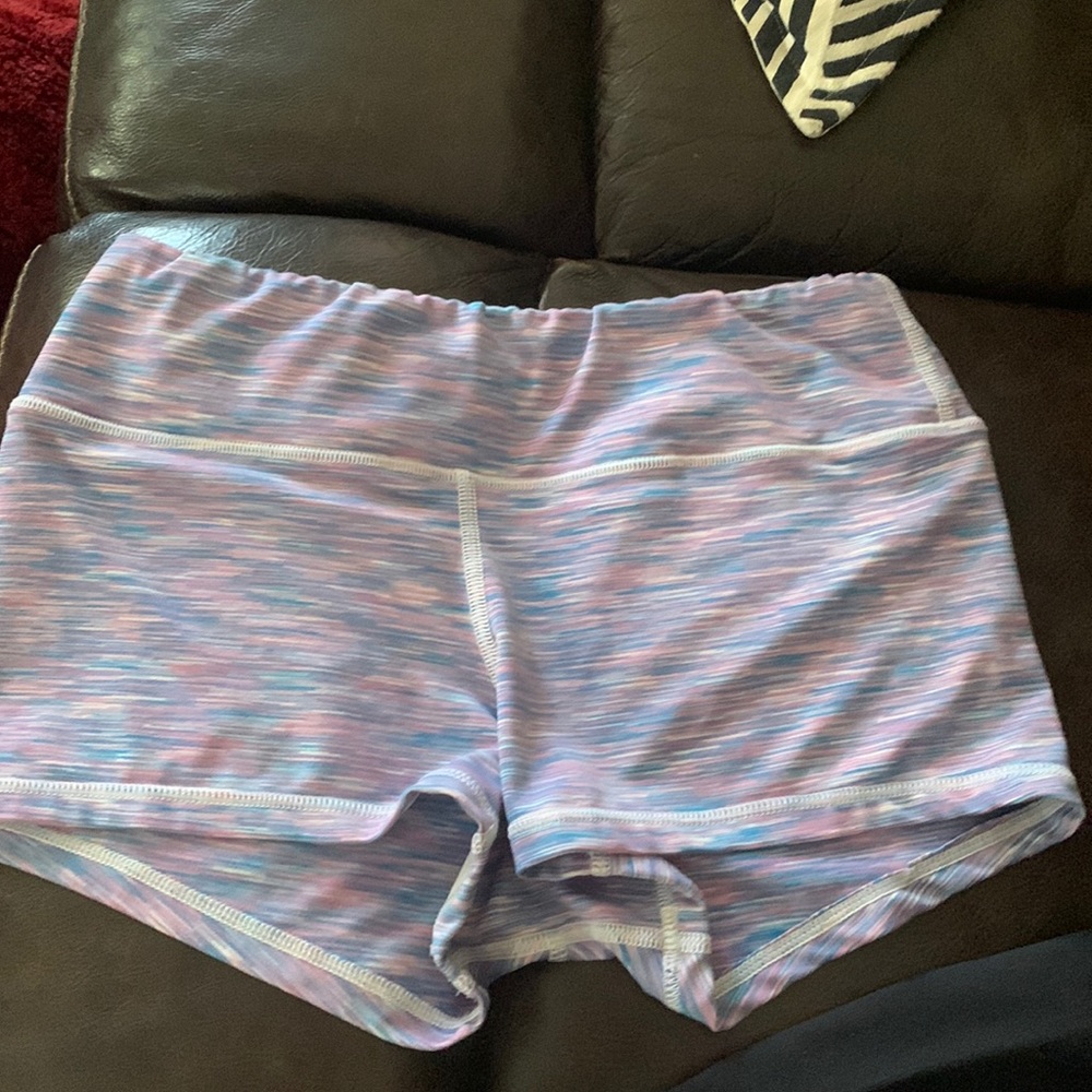 Fleo shorts in bubblegum size L